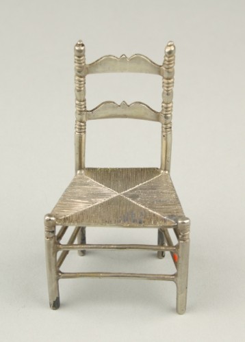 Zilveren miniatuur stoel